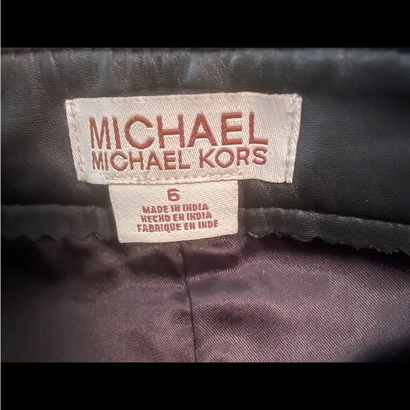 Michael Kors LeatherSkirt size 6.Two front pockets.Looks like brand new.18”long - Picture 3 of 7